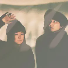 Ouve SWIM SWEET UNDER SHALLOW, vê vídeos de música, lê a biografia, vê as datas da digressão e muito mais!