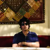 undefinedを聴いたり、ミュージックビデオを鑑賞したり、経歴やツアー日程などを確認したりしましょう！