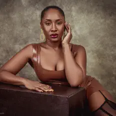 聆聽 Deena Ade、觀看音樂影片、閱讀小傳、查看巡演日期等！
