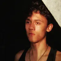 Posłuchaj wykonawcy undefined, obejrzyj teledyski, przeczytaj biografię, zobacz daty tras koncertowych i nie tylko!