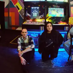 Xoxoを聴いたり、ミュージックビデオを鑑賞したり、経歴やツアー日程などを確認したりしましょう！