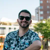 Luister naar undefined, bekijk muziekvideo's, lees de bio, bekijk de tourdata, en meer!