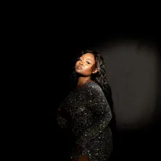 Posłuchaj wykonawcy LindseyM, obejrzyj teledyski, przeczytaj biografię, zobacz daty tras koncertowych i nie tylko!