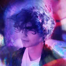 聆聽 True August、觀看音樂影片、閱讀小傳、查看巡演日期等！