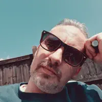 Ouve undefined, vê vídeos de música, lê a biografia, vê as datas da digressão e muito mais!