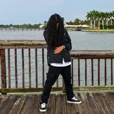 Dengarkan ËuuKø, tonton video musik, baca bio, lihat tanggal tur & lainnya!