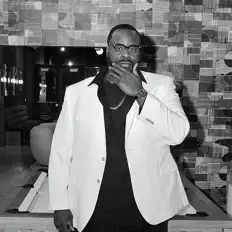 L.E.Smallz सुनें, म्यूज़िक वीडियो देखें, बायो पढ़ें, दौरे की तारीखें और बहुत कुछ देखें!