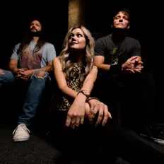 Finding Georgia을(를) 듣고, 뮤직 비디오를 보고, 약력을 읽고, 투어 일정 등을 확인하세요!