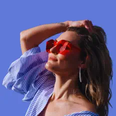 Escucha a Pixie Bennett, mira videos musicales, lee su biografía, consulta las fechas de las gira y más.