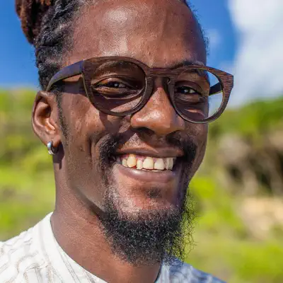 Listen to E.sy Kennenga, watch music videos, read bio, see tour dates & more!