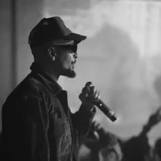 Ascolta Terell Safadi, guarda video musicali, leggi la biografia, vedi le date del tour & altro!