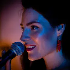 Ascolta Nadya Makoeva, guarda video musicali, leggi la biografia, vedi le date del tour & altro!