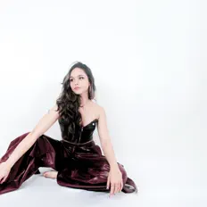 Ascolta Hannah Alexandra, guarda video musicali, leggi la biografia, vedi le date del tour & altro!