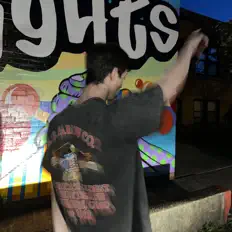 聆聽 JusDrew、觀看音樂影片、閱讀小傳、查看巡演日期等！