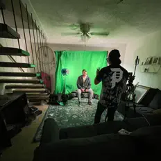 Écoutez Sam Bear, regardez des vidéoclips, lisez la biographie, consultez les dates de tournée et plus encore !