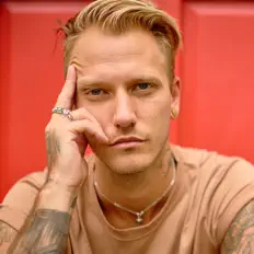 Ακούστε περιεχόμενο από Jacob Kulick, παρακολουθήστε μουσικά βίντεο, διαβάστε το βιογραφικό, δείτε ημερομηνίες περιοδείας, και πολλά ακόμη!