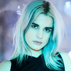 Poslechněte si interpreta DJ Clea, sledujte hudební videa, přečtěte si životopis, podívejte se na data turné a další informace.