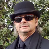 Escucha a undefined, mira vídeos musicales, lee la biografía, consulta fechas de giras y mucho más.