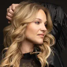 Dengarkan Freyah, tonton video musik, baca bio, lihat tanggal tur & lainnya!