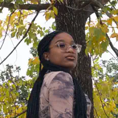 LEGASYを聴いたり、ミュージックビデオを鑑賞したり、経歴やツアー日程などを確認したりしましょう！