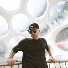 聆聽 Blank Sense、觀看音樂影片、閱讀小傳、查看巡演日期等！