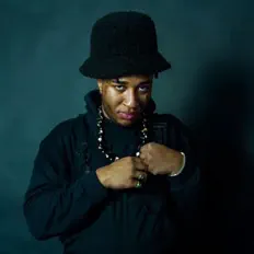Listen to Saquaè, watch music videos, read bio, see tour dates & more!