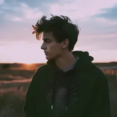 Escucha a Glo-Fi, mira videos musicales, lee su biografía, consulta las fechas de las gira y más.