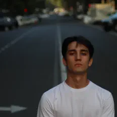 Hör dir theKalm an, schau dir Musikvideos an, lies die Biografie, finde Tourdaten und mehr!