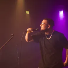 KELGXD सुनें, म्यूज़िक वीडियो देखें, बायो पढ़ें, दौरे की तारीखें और बहुत कुछ देखें!