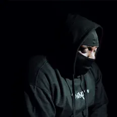 收听 BIGZ、观看音乐视频、阅读小传、查看巡演日期等 ！