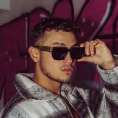 Escucha a DELO, mira vídeos musicales, lee la biografía, consulta fechas de giras y mucho más.