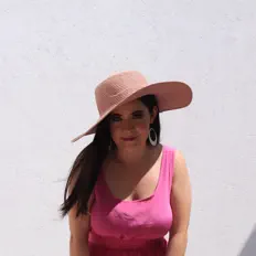 Ellie De la Fuenteを聴いたり、ミュージックビデオを鑑賞したり、経歴やツアー日程などを確認したりしましょう！