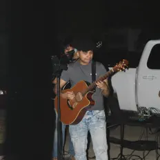 Los De Gasparを聴いたり、ミュージックビデオを鑑賞したり、経歴やツアー日程などを確認したりしましょう！