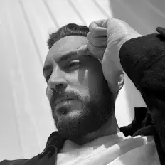 聆聽 J. Cobia、觀看音樂影片、閱讀小傳、查看巡演日期等！