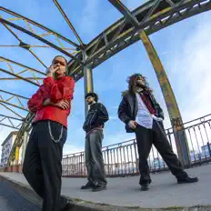 Ascolta Artitsuki, guarda video musicali, leggi la biografia, vedi le date del tour & altro!