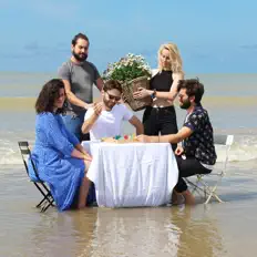 Posłuchaj wykonawcy Möbius, obejrzyj teledyski, przeczytaj biografię, zobacz daty tras koncertowych i nie tylko!