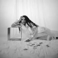 Dengarkan Elle Kaye, tonton video musik, baca bio, lihat tanggal tur & lainnya!