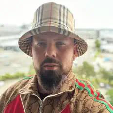 Escucha a Snidee, mira videos musicales, lee su biografía, consulta las fechas de las gira y más.