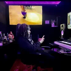 Jinx Da Rebelを聴いたり、ミュージックビデオを鑑賞したり、経歴やツアー日程などを確認したりしましょう!