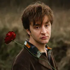 Hör dir Jokke an, schau dir Musikvideos an, lies die Biografie, finde Tourdaten und mehr!