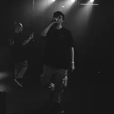 Wavyを聴いたり、ミュージックビデオを鑑賞したり、経歴やツアー日程などを確認したりしましょう！