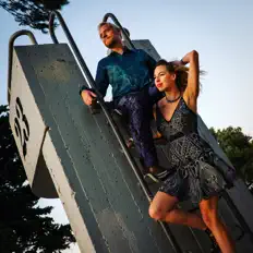 Dengarkan Moonlust, tonton video musik, baca bio, lihat tanggal tur & lainnya!