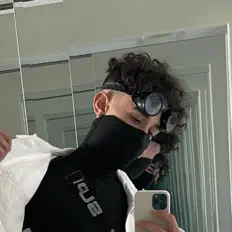 Escucha a Melt, mira vídeos musicales, lee la biografía, consulta fechas de giras y mucho más.