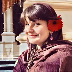 聆聽 Vrinda Ebner、觀看音樂影片、閱讀小傳、查看巡演日期等！