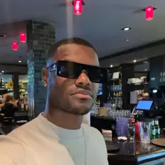 Hör dir Blessed. an, schau dir Musikvideos an, lies die Biografie, finde Tourdaten und mehr!