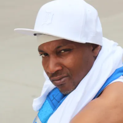 Listen to Illah Dayz, watch music videos, read bio, see tour dates & more!