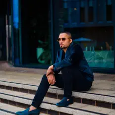 Escucha a Matthew R, mira vídeos musicales, lee la biografía, consulta fechas de giras y mucho más.