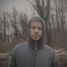 Poslechněte si interpreta Mister Goblin, sledujte hudební videa, přečtěte si životopis, podívejte se na data turné a další informace.