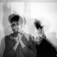 Ouve Scroniponi, vê vídeos de música, lê a biografia, vê as datas da digressão e muito mais!