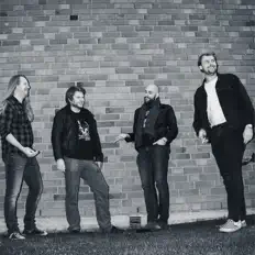 Ember Street dinle, müzik videolarını izle, biyografisini oku, tur tarihlerini ve daha fazlasını gör!